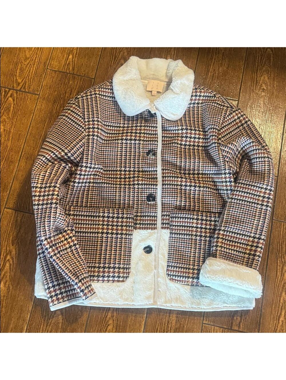 Chic Plaid Jacket Size Large
